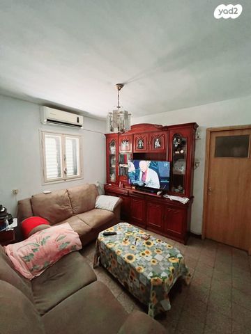 שדרות דגניה 52