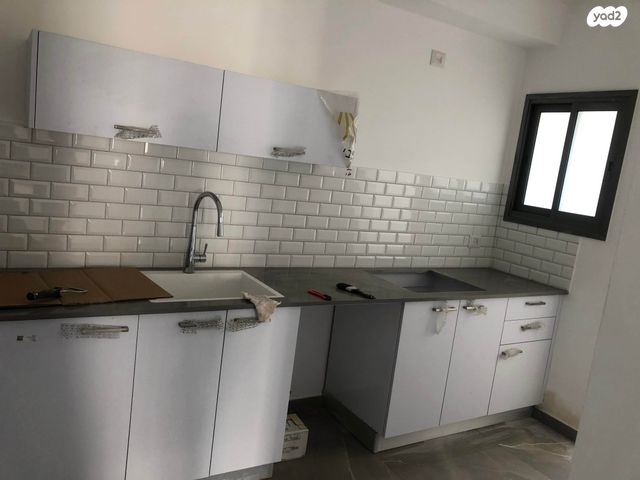 שמואל שרירא 48