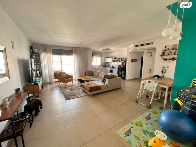 עוזי חיטמן 18