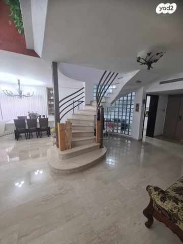 בית פרטי/ קוטג', יצחק בן צבי 77, קרית בנימין, קרית אתא