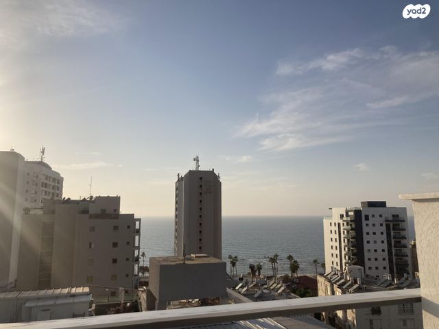 גג/ פנטהאוז, חנה סנש 18, הגבול רוטשילד, בת ים