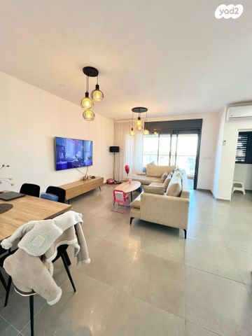 דירה, אהובה עוזרי 1, המחנה הצבאי, קרית מלאכי