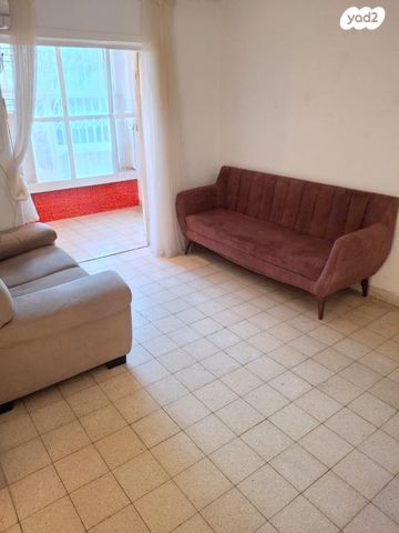 שדרות ג'יימס דה רוטשילד 69