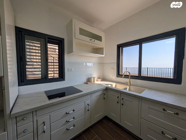 יחידת דיור, נחל מירון 1, מורדות רזים, צפת