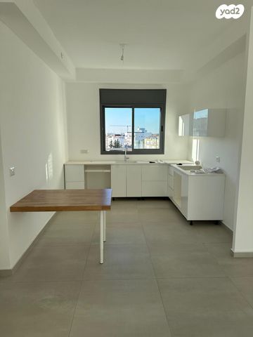 גג/ פנטהאוז, טיומקין 6, ראשונים, ראשון לציון