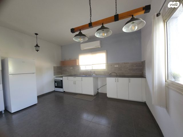 דו משפחתי, הר ארבל 1, לבנים, לבנים