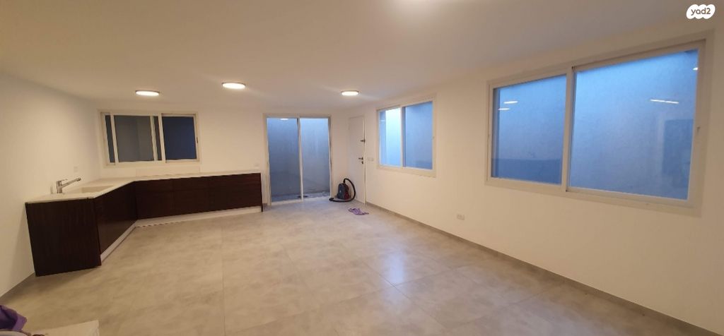 יחידת דיור, רמז 25, שאר העיר, קדימה צורן