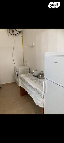 קיבוץ גלויות 140