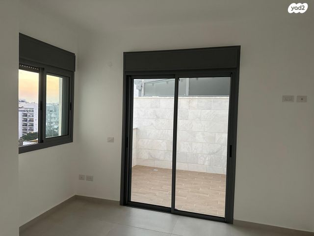 גג/ פנטהאוז, טיומקין 6, ראשונים, ראשון לציון