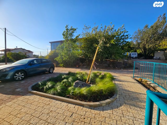 דו משפחתי, הר ארבל 1, לבנים, לבנים