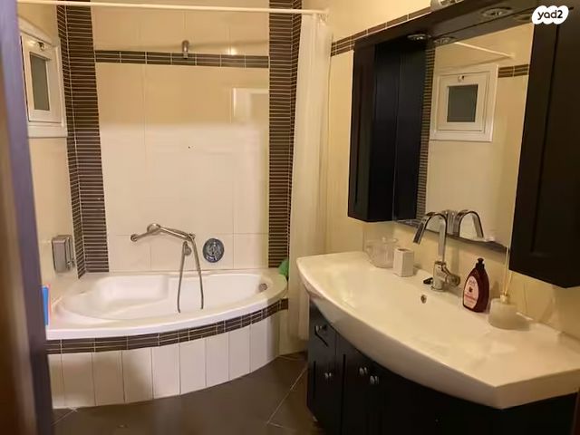 בית פרטי/ קוטג', עמק חפר 9, צפון מזרח מרכז העיר, נתניה