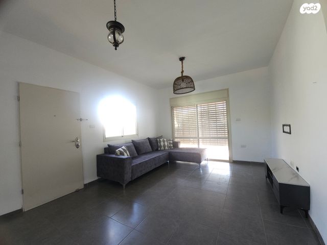 דו משפחתי, הר ארבל 1, לבנים, לבנים