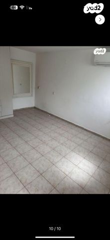 יחידת דיור, שביל האלון 1, בת הדר, בת הדר