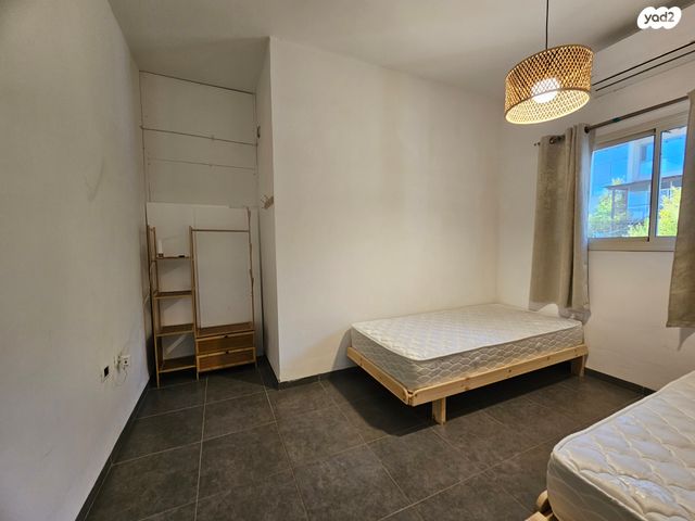 דו משפחתי, הר ארבל 1, לבנים, לבנים