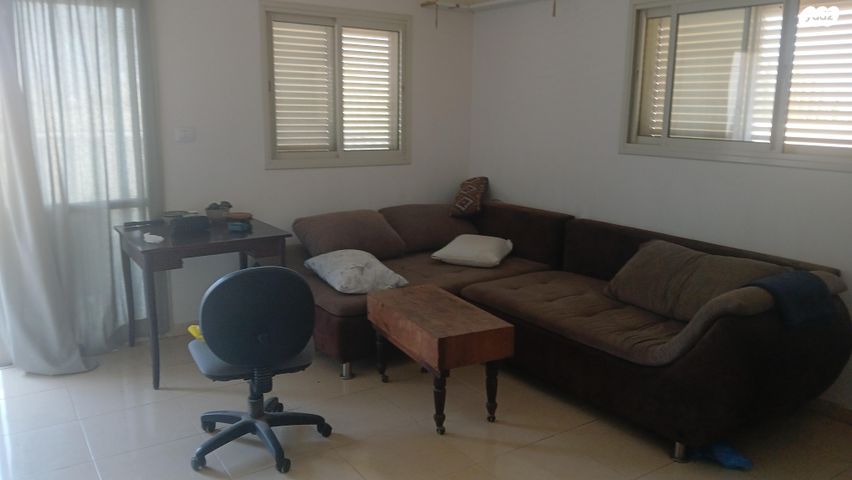 דירה, יהודה עמיחי 13, מדרשת בן גוריון, מדרשת בן גוריון