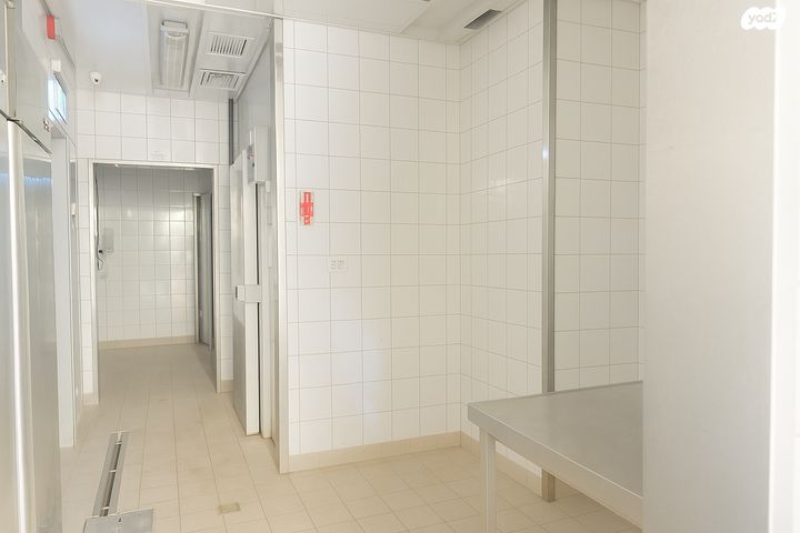 חנויות/ שטח מסחרי, 2229 8, עתידים, אזור התעסוקה רמת החייל, תל אביב יפו