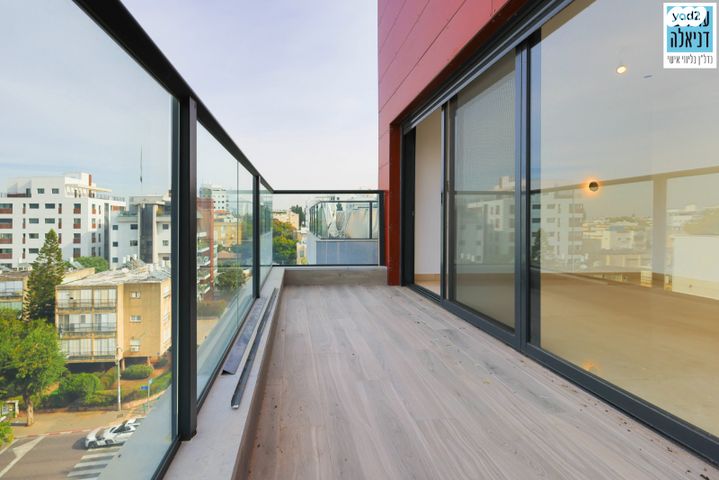 גג/ פנטהאוז, הדר 19, הרצליה הירוקה, נווה עובד, הרצליה