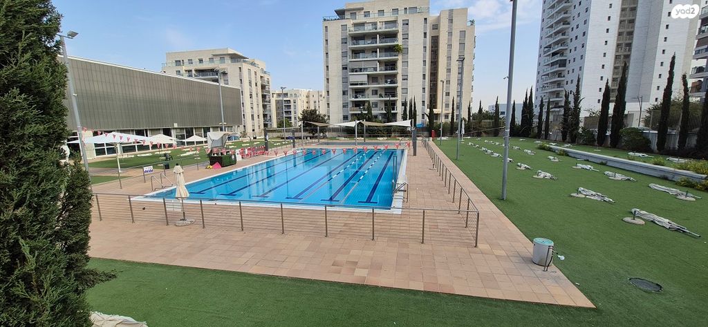 דירה, גולדה מאיר, ראש העין