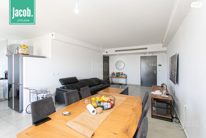 דירה, רמב"ם, רמב"ם, טירת כרמל