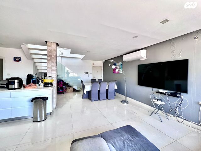 גג/ פנטהאוז, אליהו גולומב 8, צפון מזרח מרכז העיר, נתניה