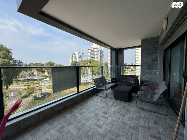 דירה, נעמי שמר, גלי ים, קרית ים