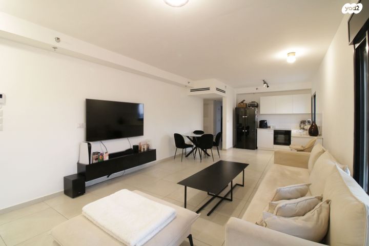 דירה, שמעון פרס, מורשת, מודיעין מכבים רעות