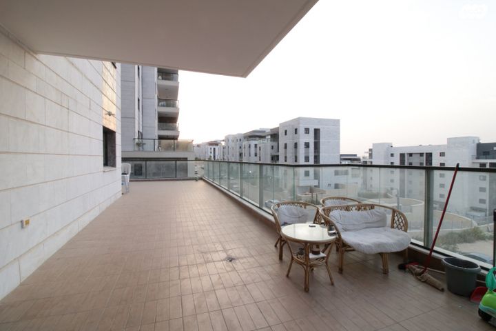 דירה, שמעון פרס, מורשת, מודיעין מכבים רעות