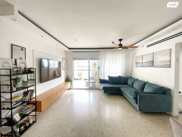 דירה, קלמן ביאלר, רחובות החדשה, רחובות