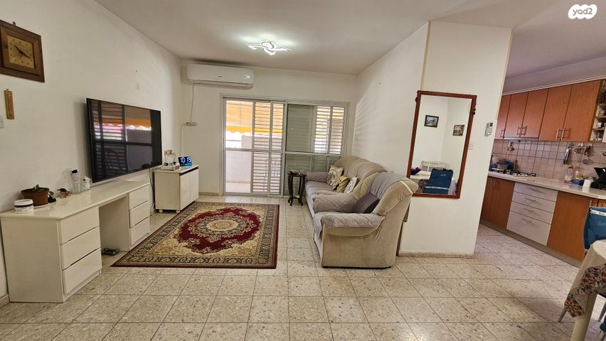 דירה, יגאל אלון, קרית מלאכי