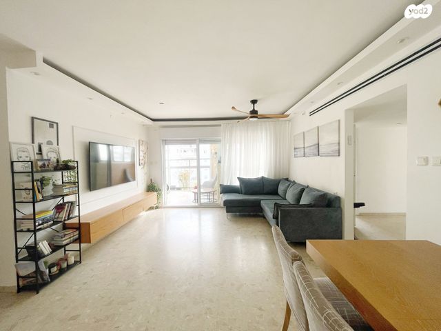 דירה, קלמן ביאלר, רחובות החדשה, רחובות