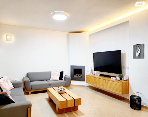 דו משפחתי, בית אריה / עופרים