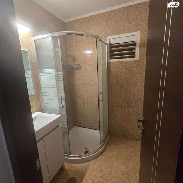 דירה, יהודה בורלא, נווה אלון, עכו