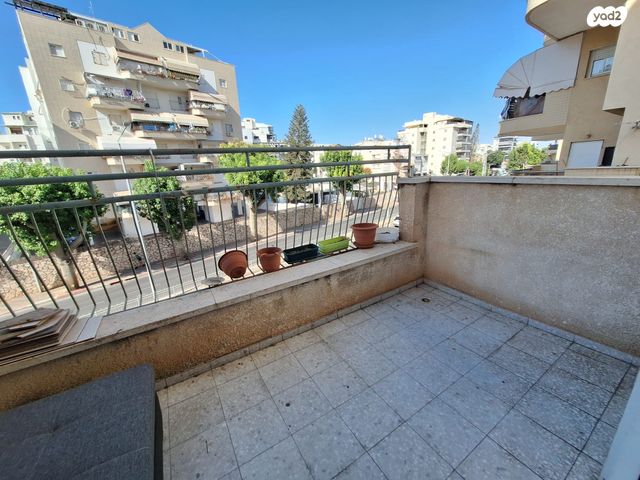 דירה, יחיאל מיכל פינס, פתח תקווה