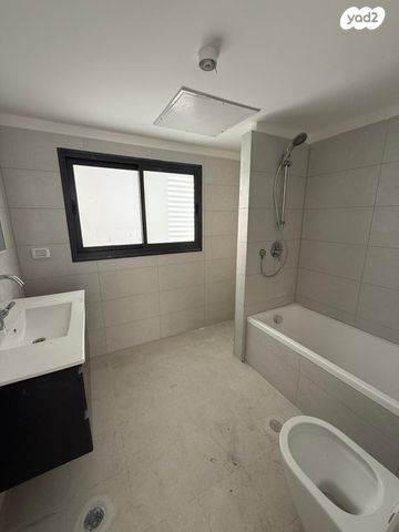 דירה, דניאל, בת ים