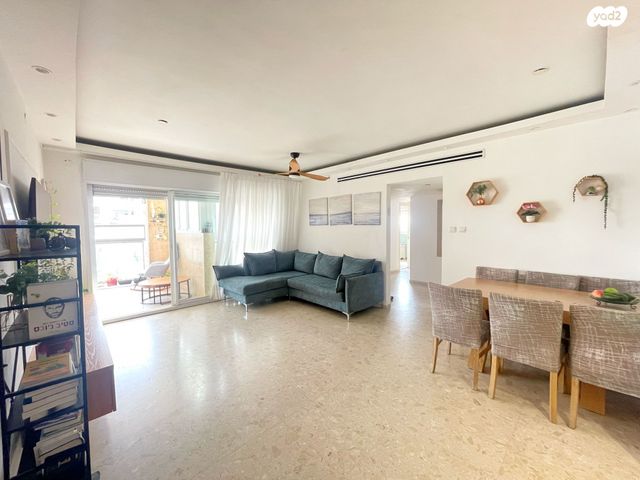 דירה, קלמן ביאלר, רחובות החדשה, רחובות