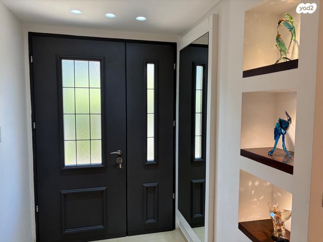 דו משפחתי, קיסריה