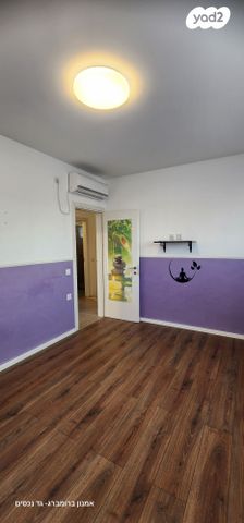 גג/ פנטהאוז, נעמי שמר, נאות שמיר, יבנה