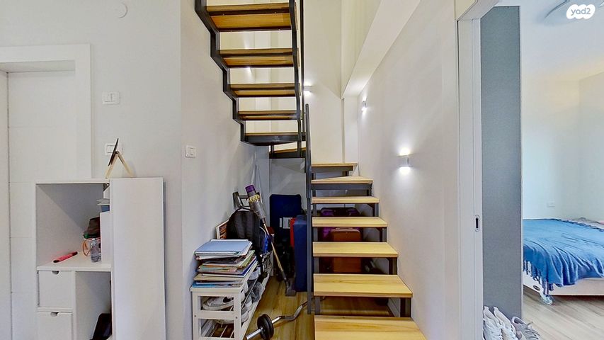 דופלקס, הפרחים, מודיעין מכבים רעות