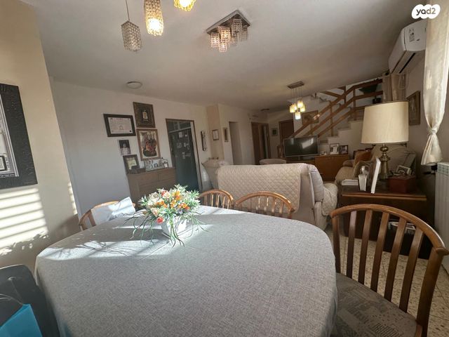 בית פרטי/ קוטג', מעלה עין צורים 4, דקל, אפרת