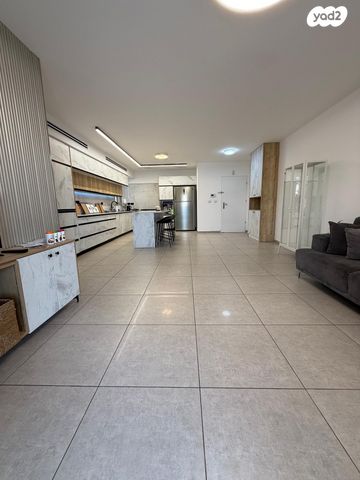 דירה, החותרים, טירת כרמל