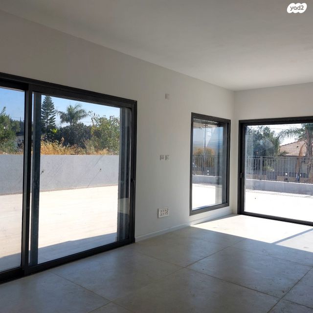 בית פרטי/ קוטג', בקוע