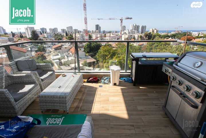 דירה, רמב"ם, רמב"ם, טירת כרמל