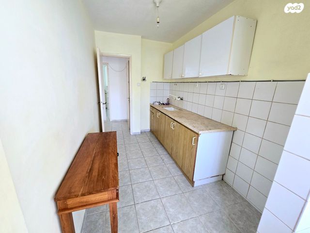 דירה, החרוב, המיסדים, כרמיאל