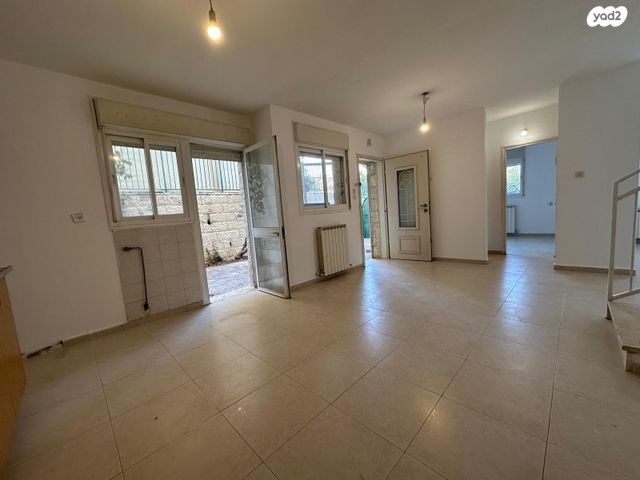 דירת גן, זית שמן 22, גבעת הזית, אפרת