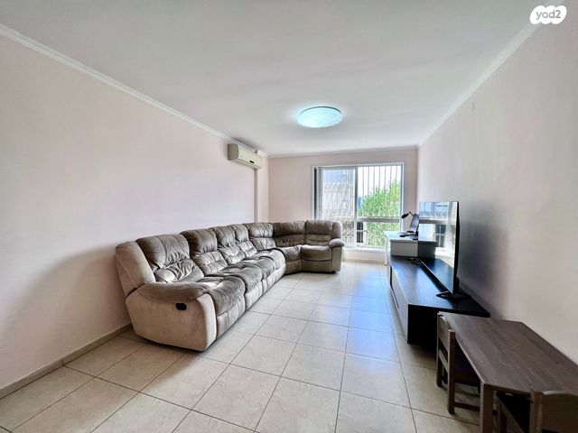 לוי אשכול 15