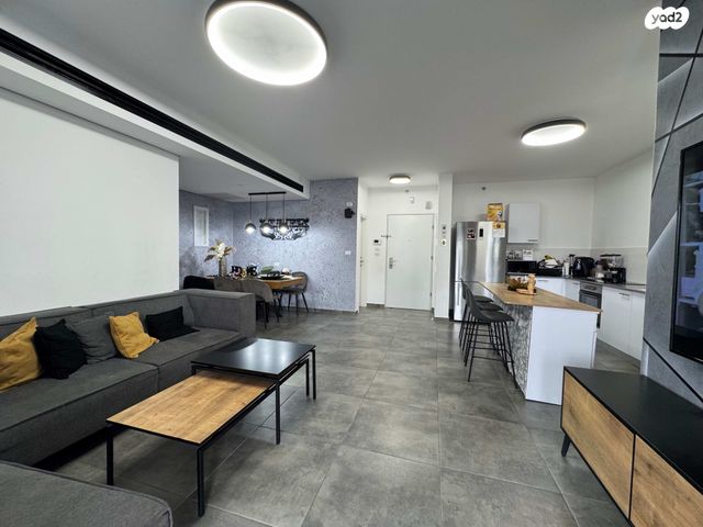 דירה, נעמי שמר, גלי ים, קרית ים