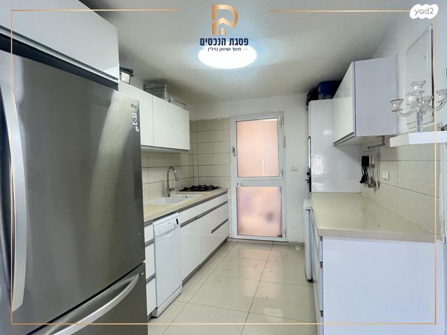 דירה, השישה עשר, פסגת זאב, ירושלים