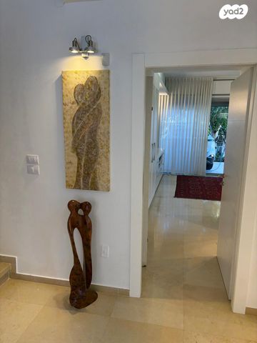 דו משפחתי, קיסריה