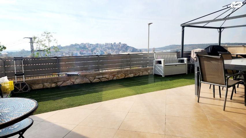 דו משפחתי, בית אריה / עופרים