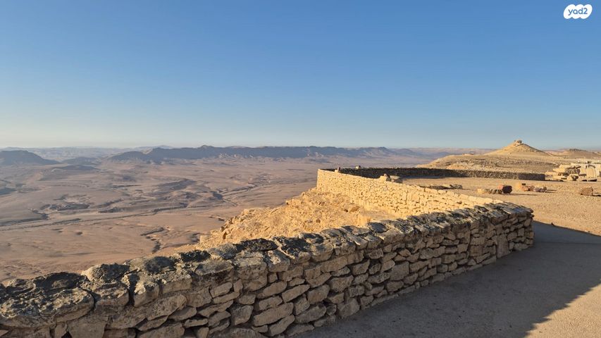 דירה, נחל מישר, צוקי רמון, מצפה רמון